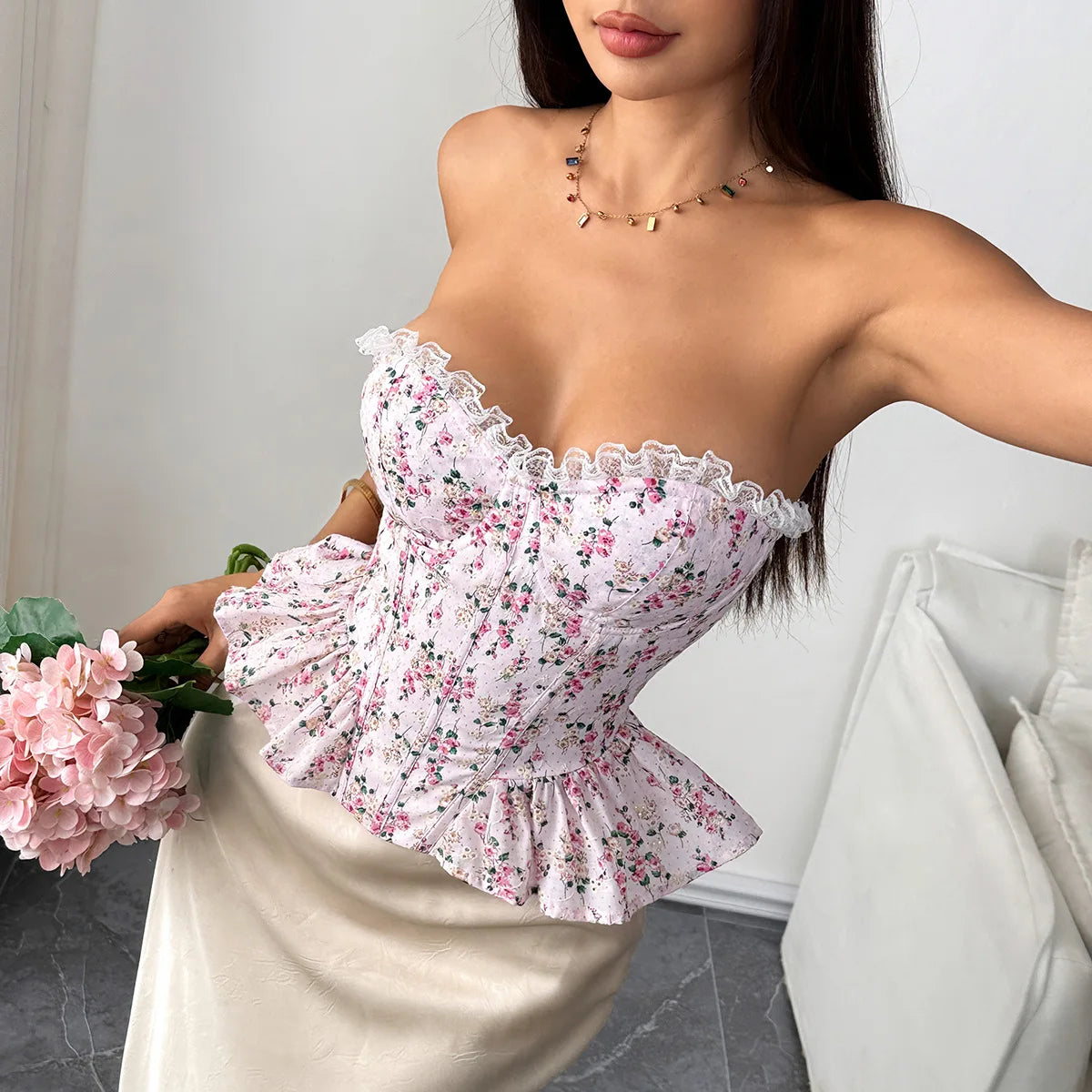 Top tipo corsé floral con encaje y tiras cruzadas para mujer