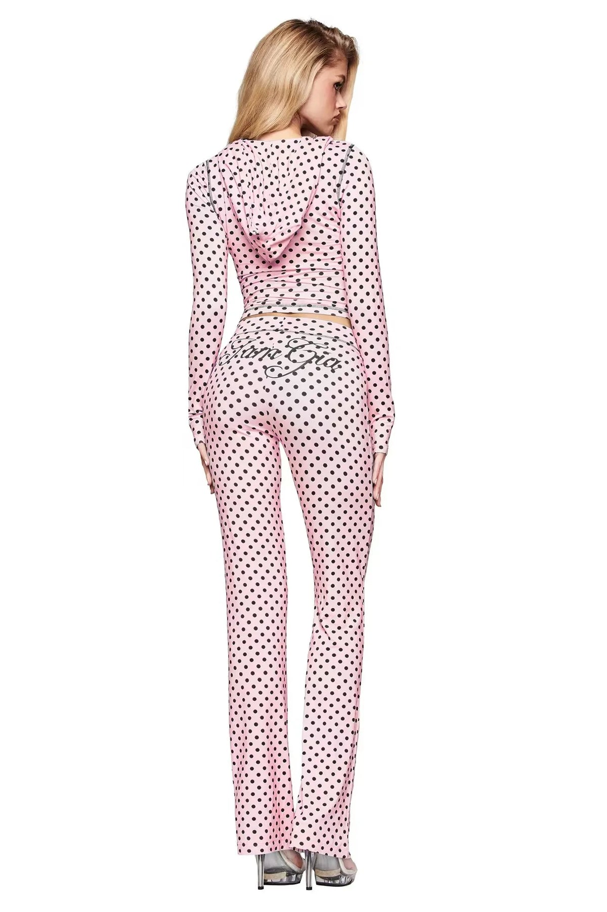 Ropa casual de mujer: tops, pantalones y shorts en varios diseños