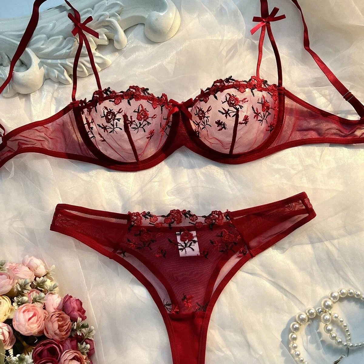 Conjunto de Sujetador y Panty de Encaje Transparente con Bordado Floral