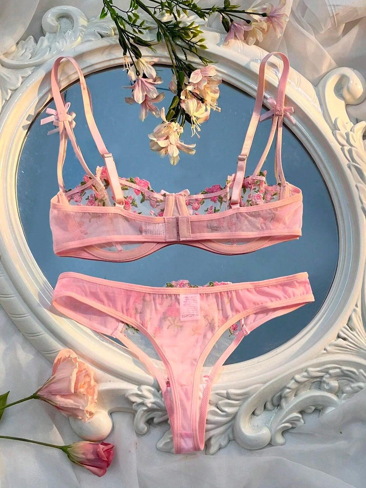 Conjunto de Sujetador y Panty de Encaje Transparente con Bordado Floral