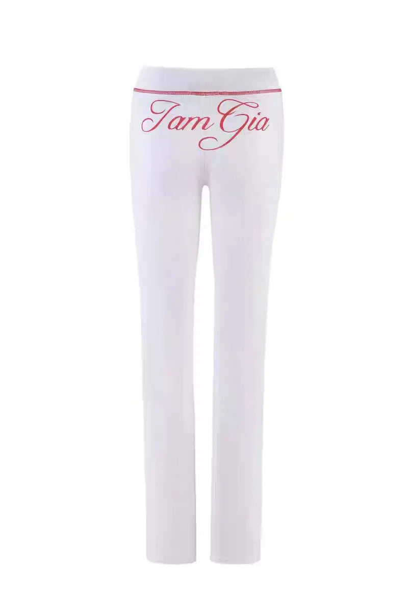Ropa casual de mujer: tops, pantalones y shorts en varios diseños
