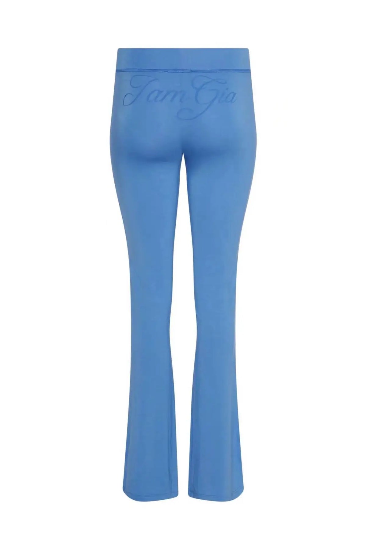 Ropa casual de mujer: tops, pantalones y shorts en varios diseños