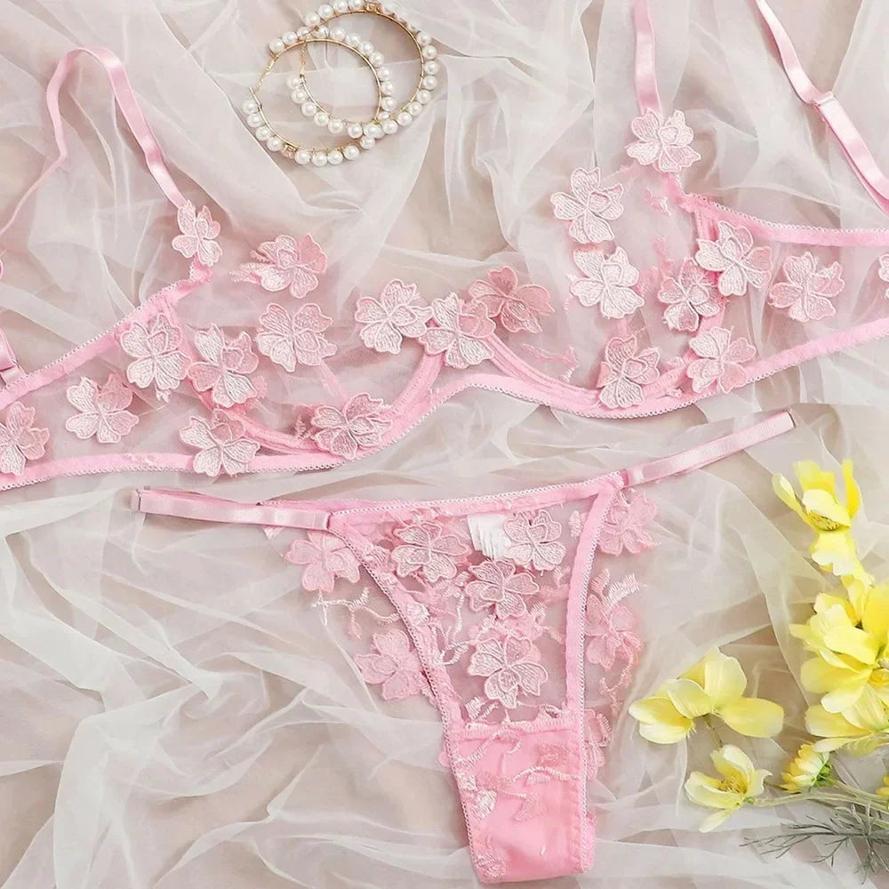 Conjunto de Lencería Floral con Encaje Bordado