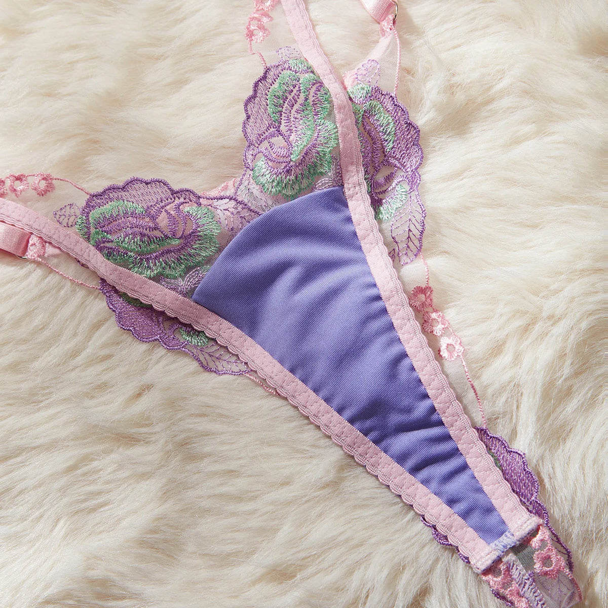 Conjunto de Sostén y Panty con Bordado Floral