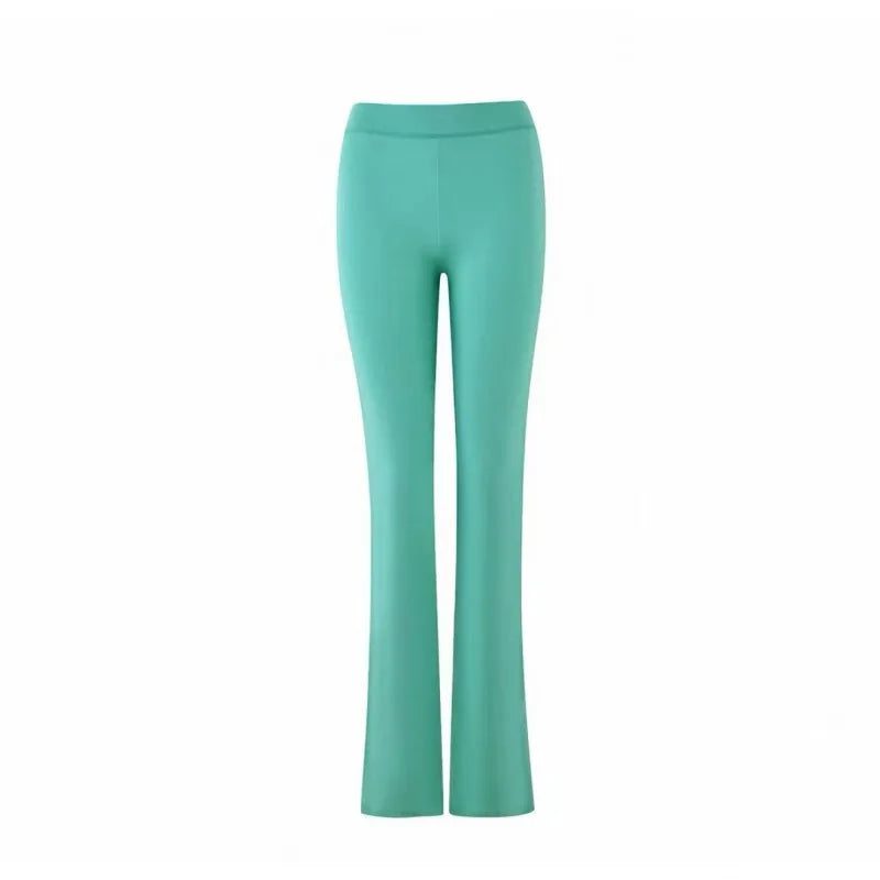 Ropa casual de mujer: tops, pantalones y shorts en varios diseños