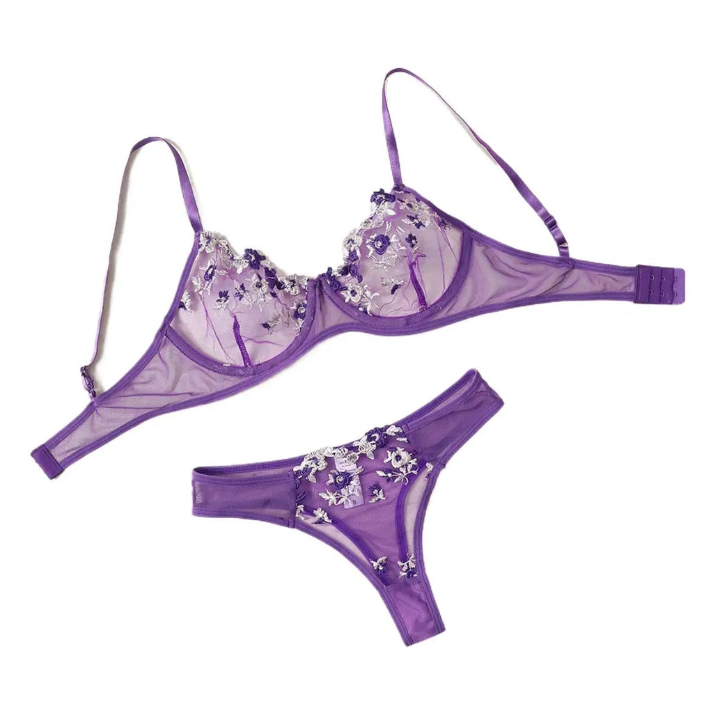 Conjunto de brasier y panty con bordado floral