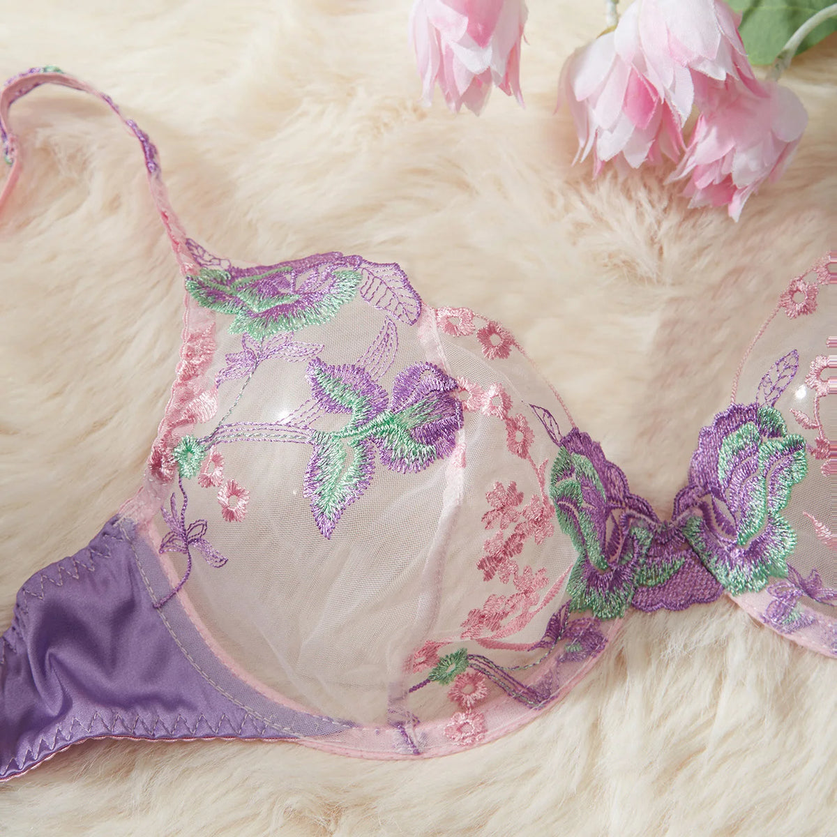 Conjunto de Sostén y Panty con Bordado Floral