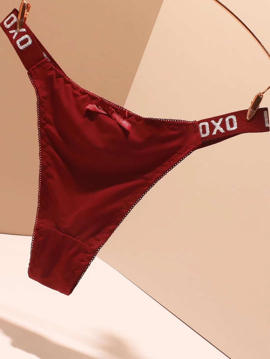 Panty Tipo Tanga de Seda Helada Sin Costuras, Tiro Bajo