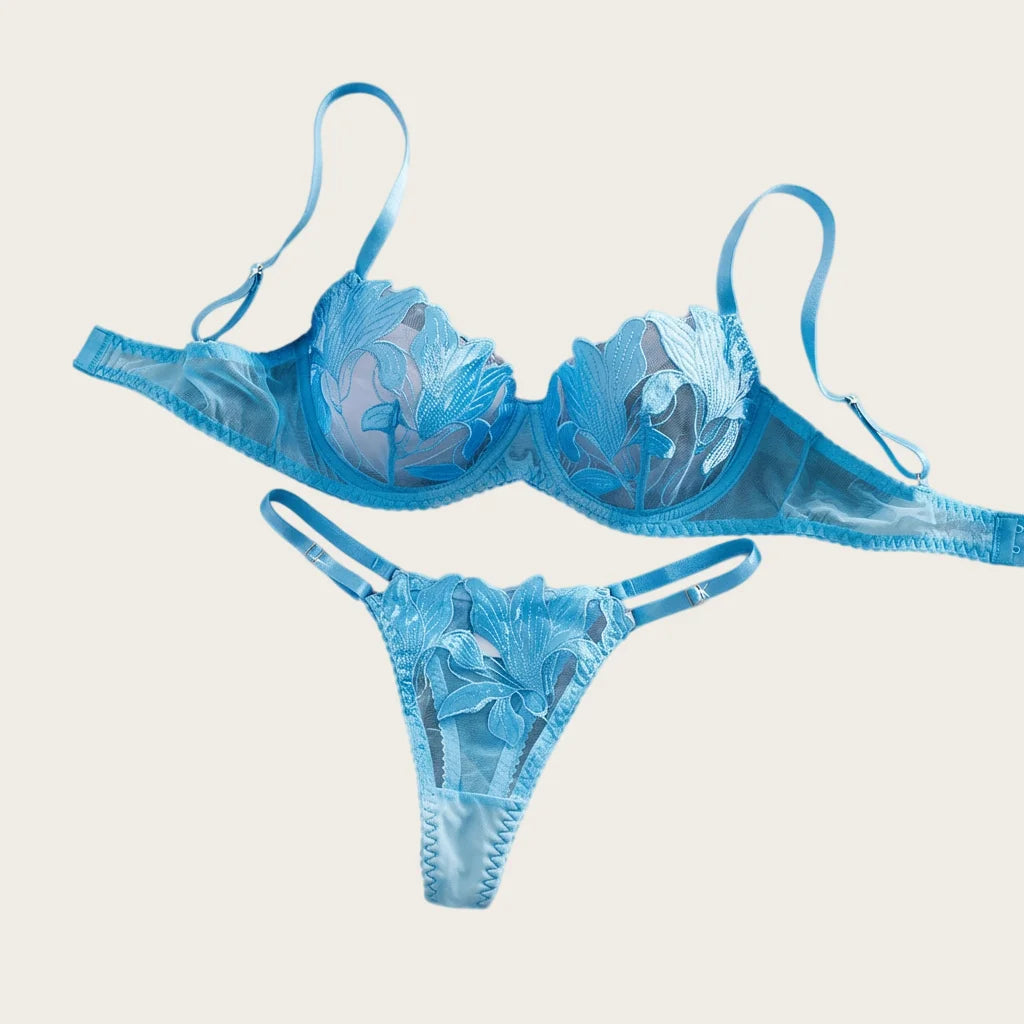 Conjunto de Lencería Azul con Encaje y Bordado Floral