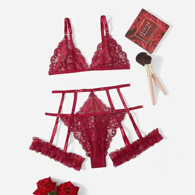 Conjunto de lencería con encaje y ligueros
