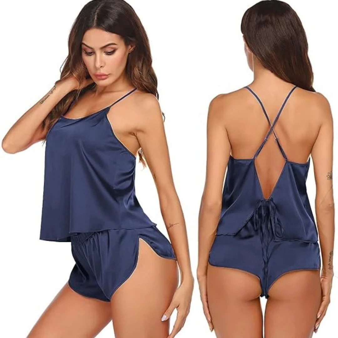 Pijama satinada para mujer con top de espalda descubierta y short