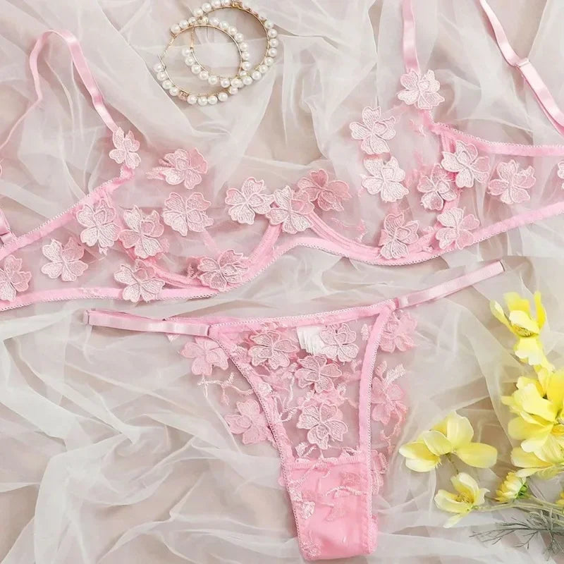 Conjunto de Lencería Floral con Encaje Bordado