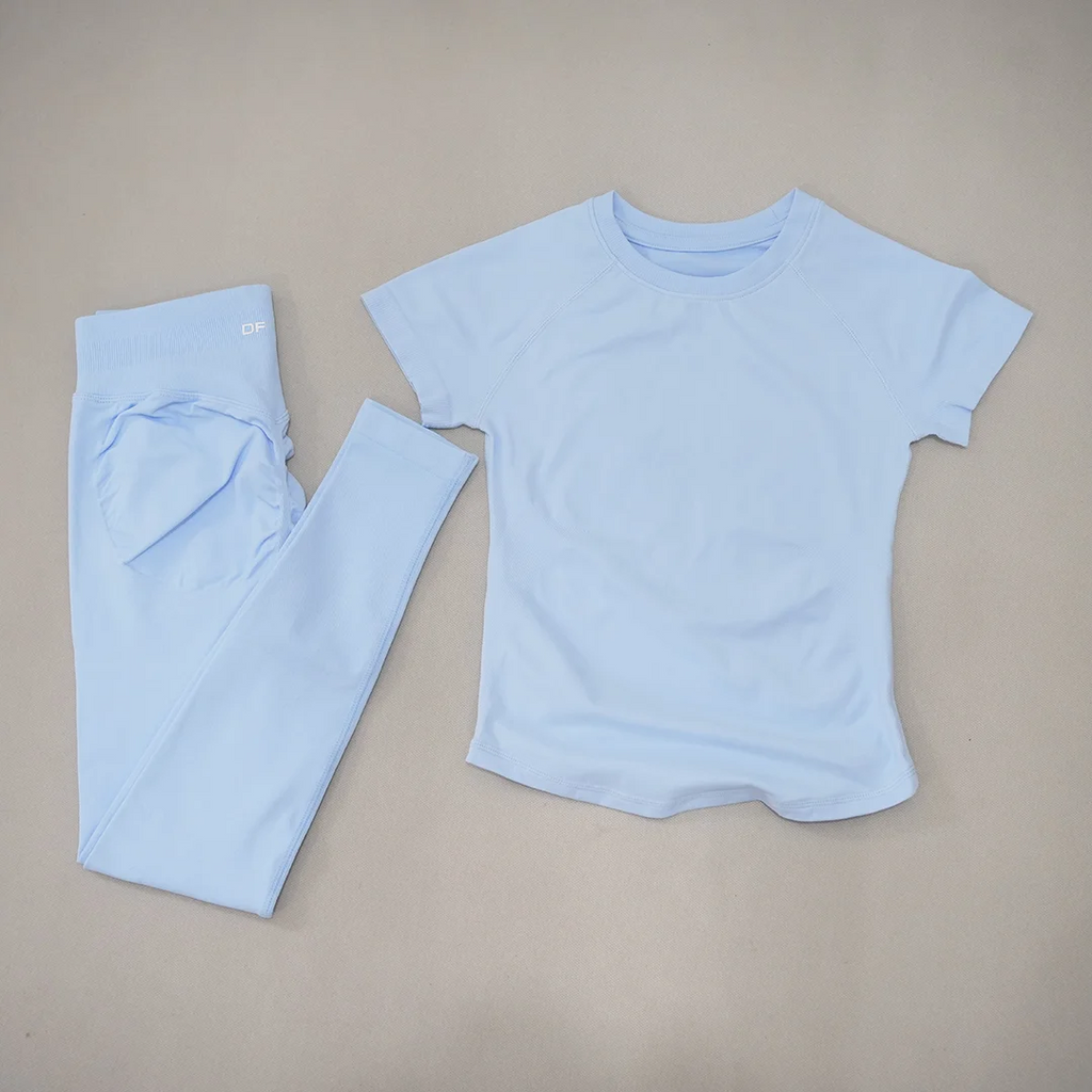 Conjunto deportivo de mujer sin costuras con top de manga corta y leggings