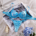 Conjunto de Lencería Azul con Encaje y Bordado Floral