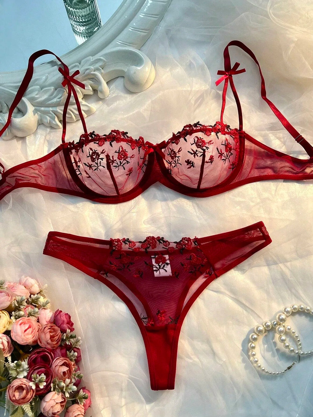 Conjunto de Sujetador y Panty de Encaje Transparente con Bordado Floral