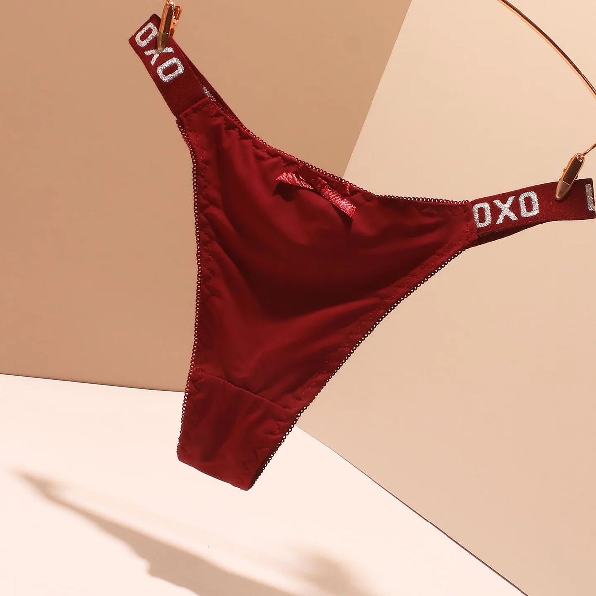 Panty Tipo Tanga de Seda Helada Sin Costuras, Tiro Bajo