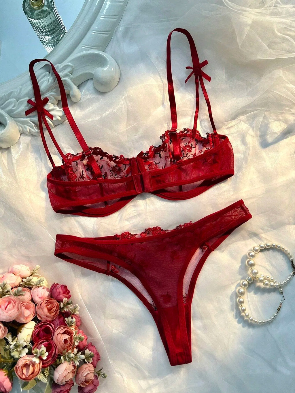 Conjunto de Sujetador y Panty de Encaje Transparente con Bordado Floral