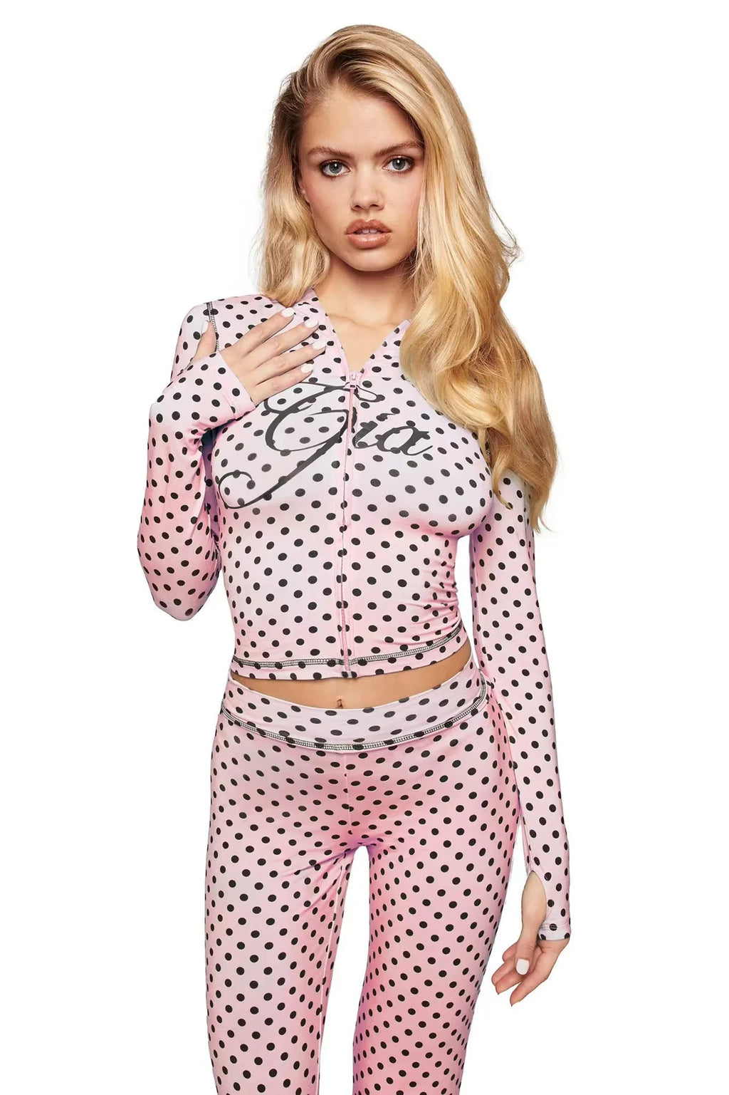 Ropa casual de mujer: tops, pantalones y shorts en varios diseños