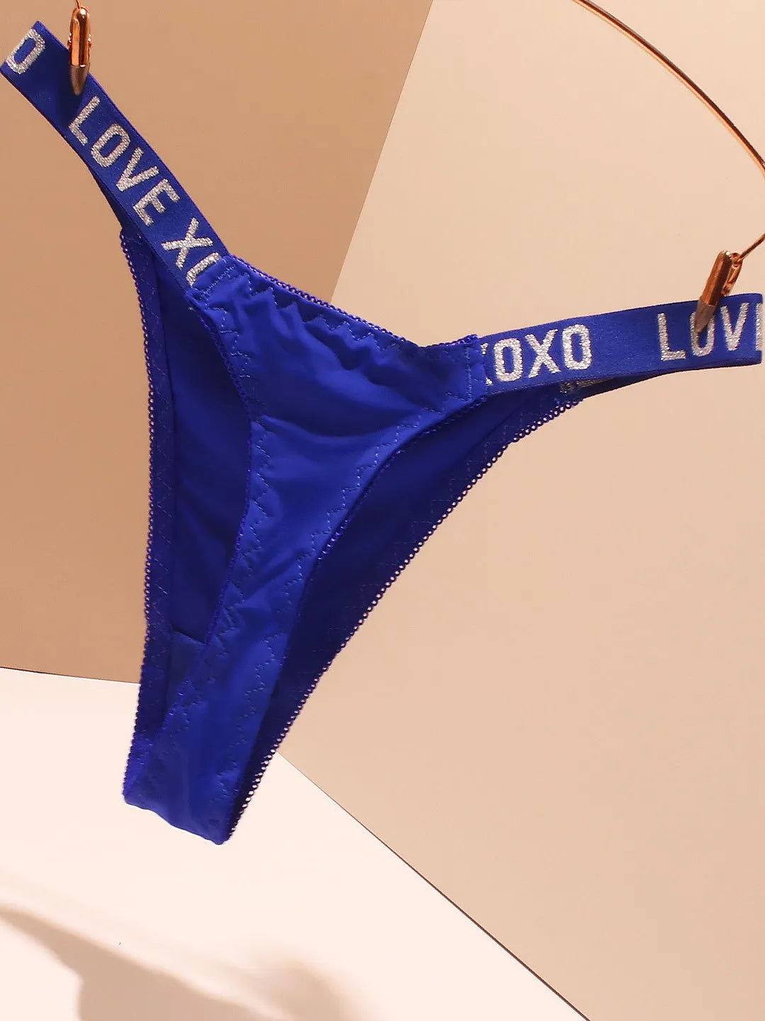 Panty Tipo Tanga de Seda Helada Sin Costuras, Tiro Bajo