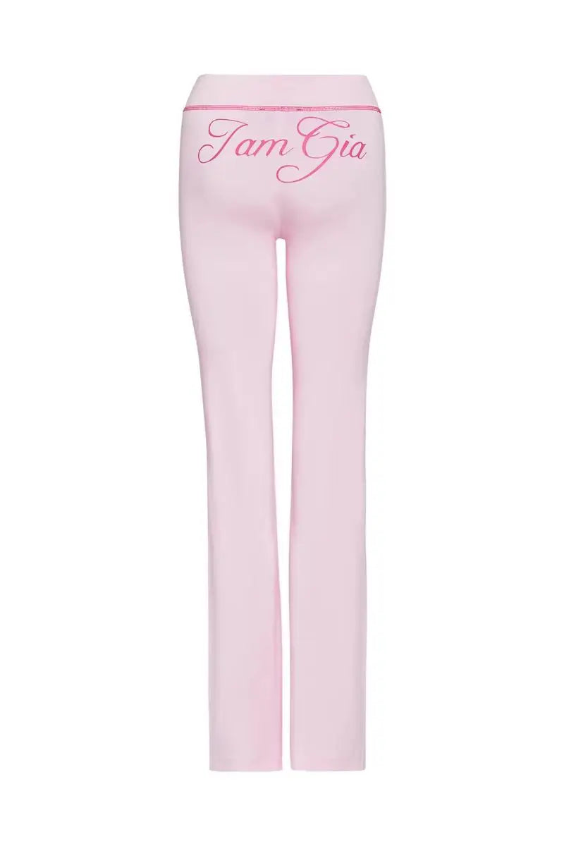 Ropa casual de mujer: tops, pantalones y shorts en varios diseños