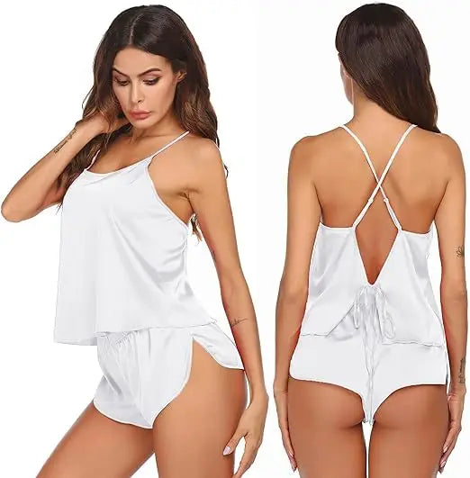 Pijama satinada para mujer con top de espalda descubierta y short