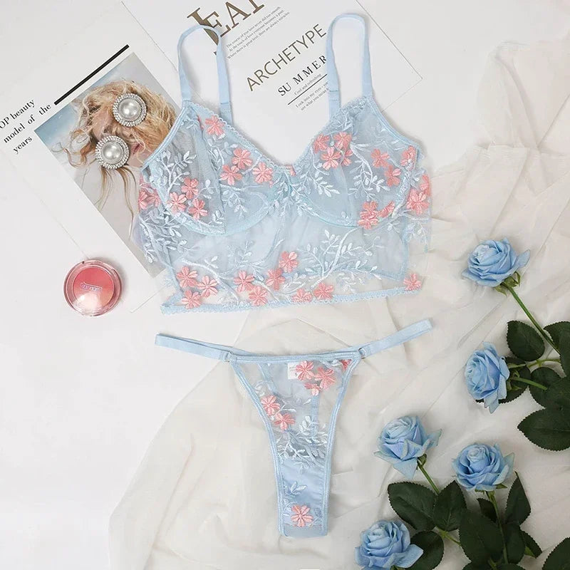 Conjunto de lencería floral bordada de dos piezas